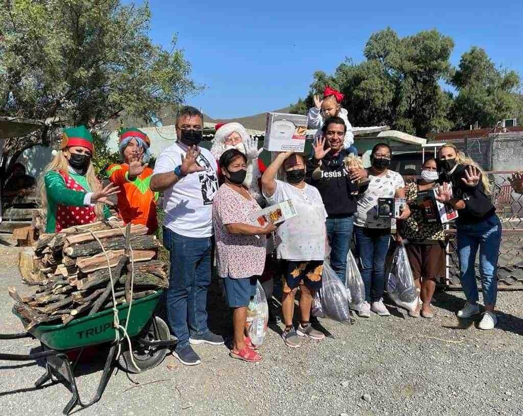 Con Checotón alegran Navidad de quien más lo necesita