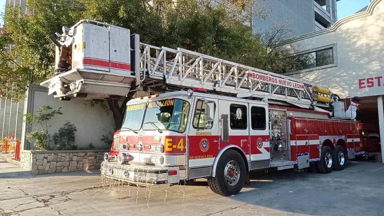 Luce Bomberos camión navideño