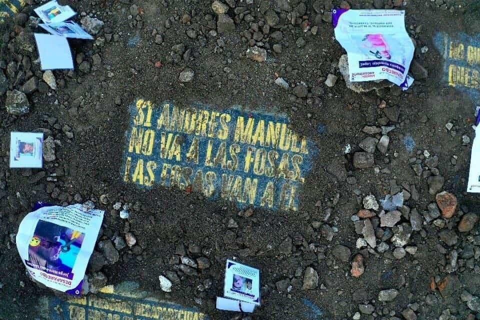Familiares de desaparecidos le dejan mensaje a AMLO