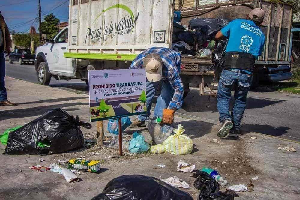 “Desafían” a las autoridades de Matamoros, vecinos tiran y queman basura
