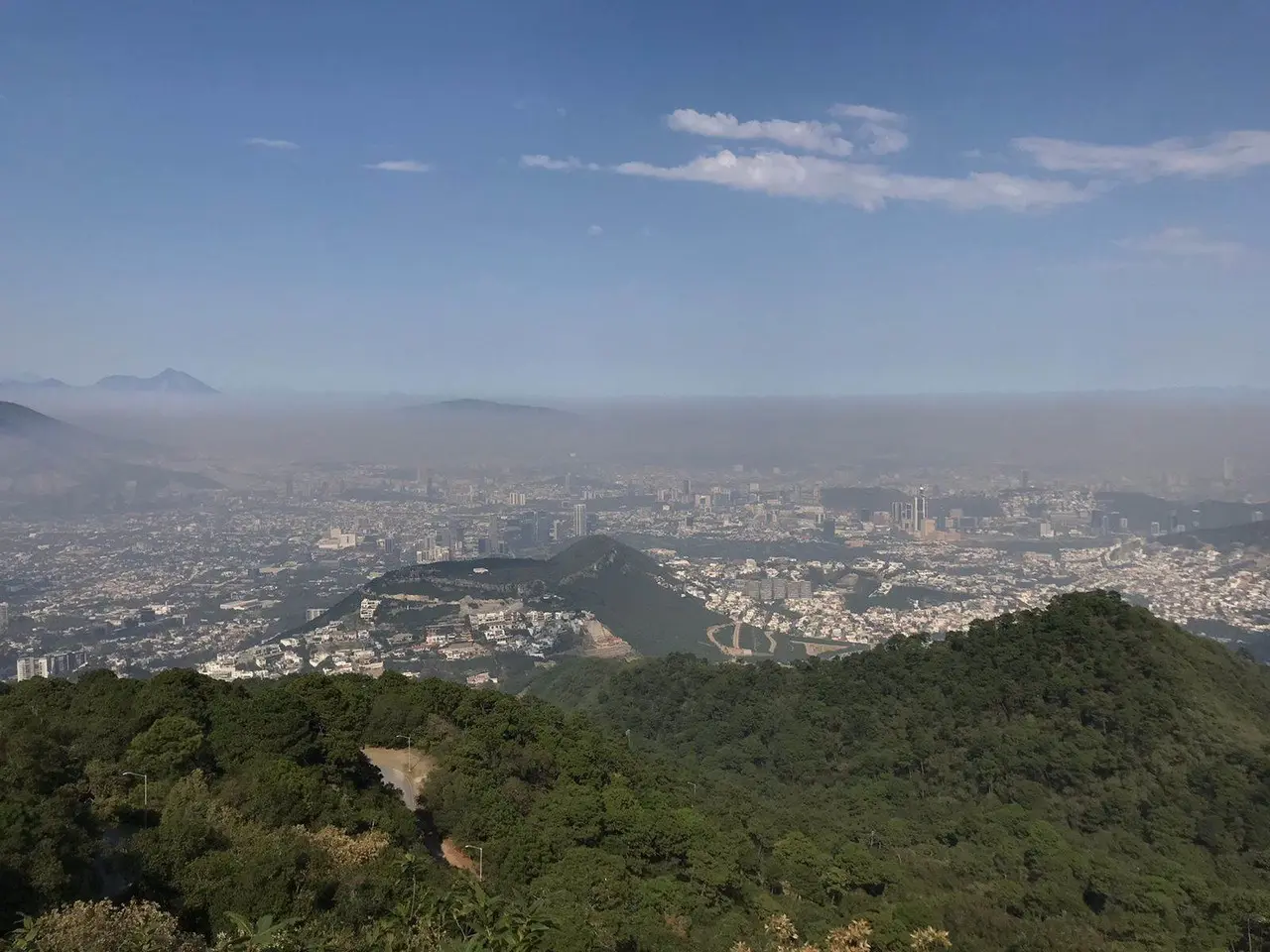 ¡Esto es lo que se respira! Sigue mala calidad del aire en Nuevo León