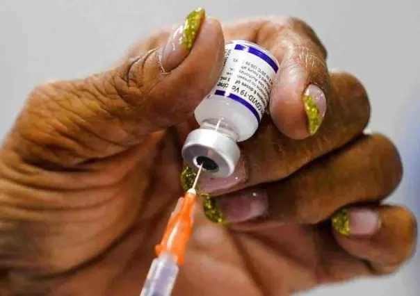 Va dosis de refuerzo contra COVID a personal médico de NL