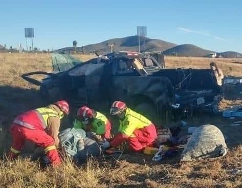 Vuelcan paisanos y resultan lesionados en Galeana