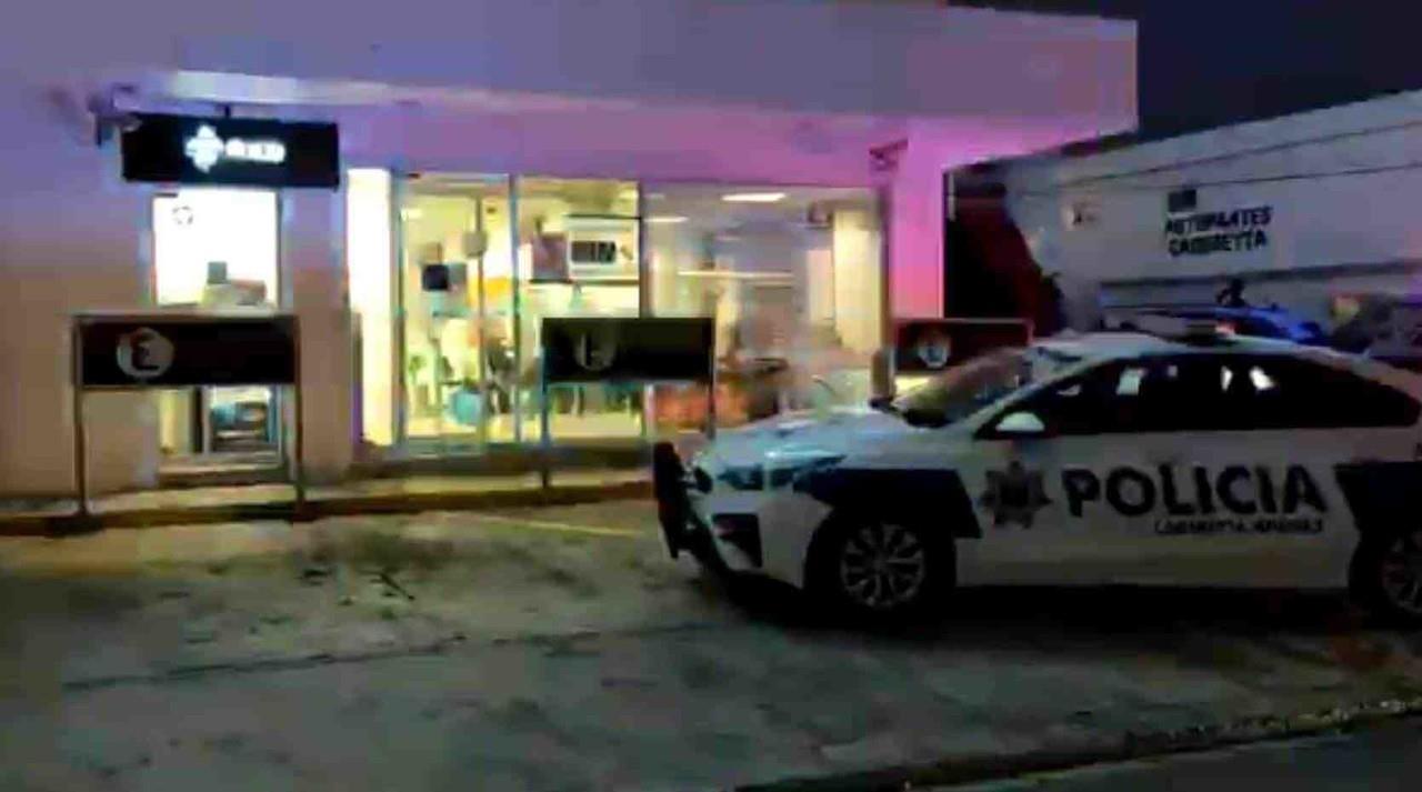 Investigan posible autorobo en banco de Cadereyta