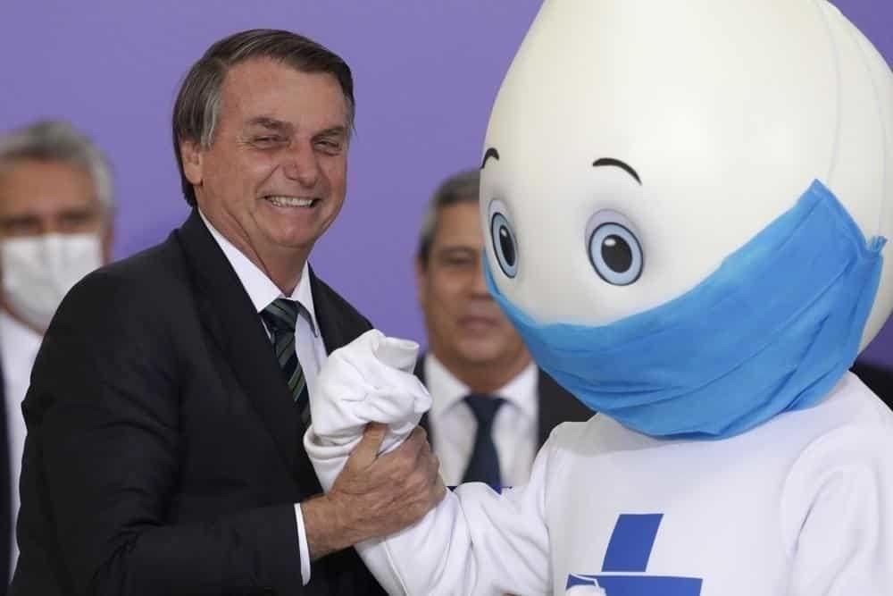 Hospitalizan a Bolsonaro por malestar abdominal