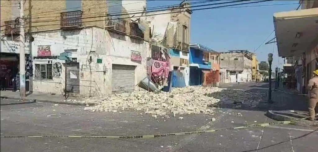 ¡Impresionante! Aironazo tumba segunda planta en Tampico