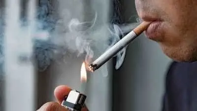 ¡Ni así de dejan de fumar! Se "dispara" precio de cigarros