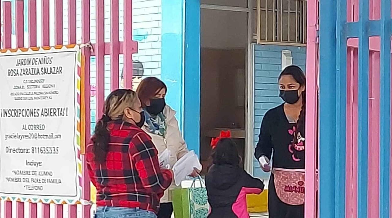 Reapertura de escuelas es importante para menores opinan padres de familia