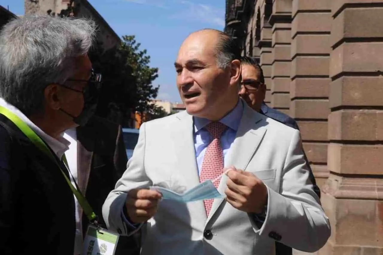 Alcalde de SLP y 15 funcionaros municipales dan positivo a COVID-19