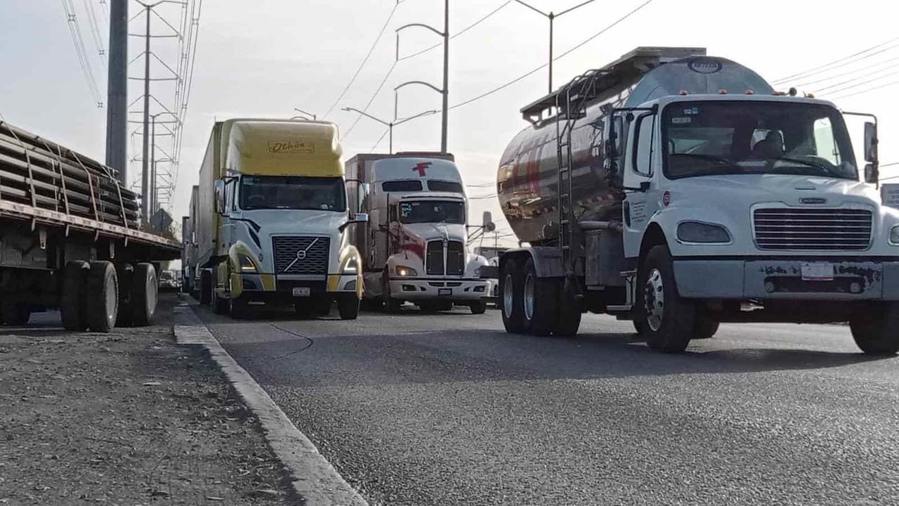 Es carretera Mezquital un peligro para peatones y automovilistas