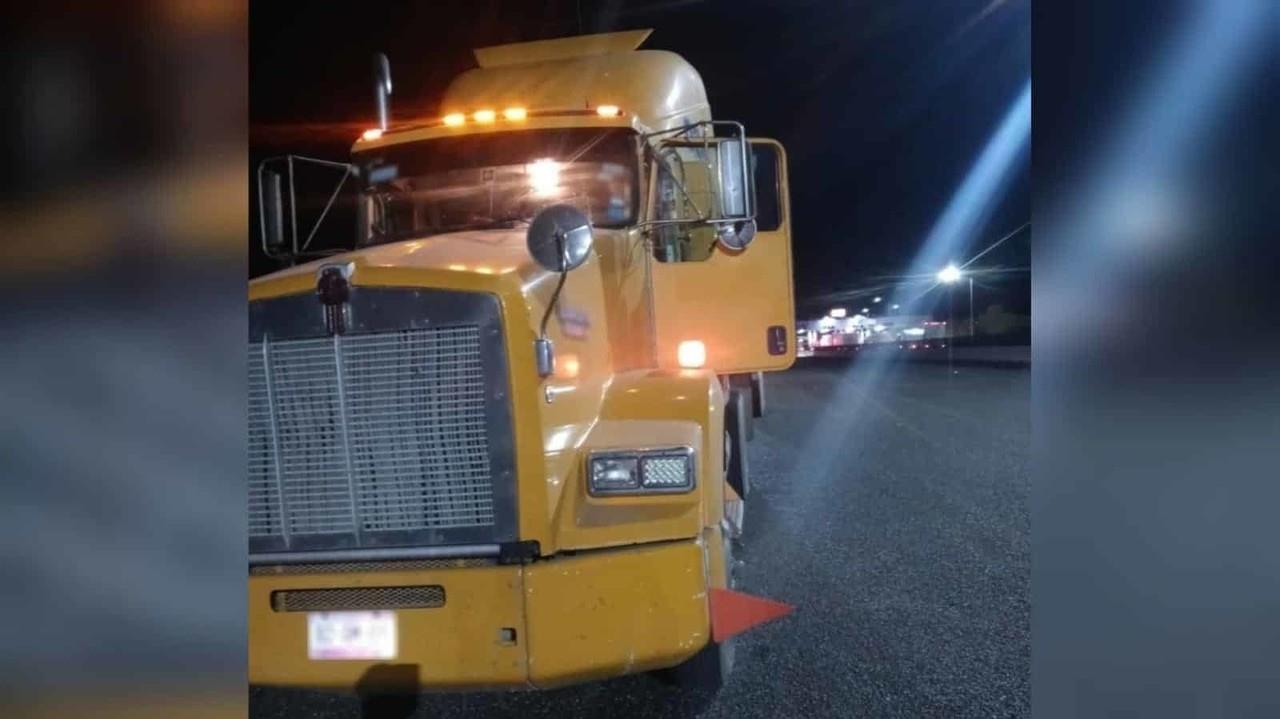 Detienen a tráiler que llevaba huachicol en General Bravo