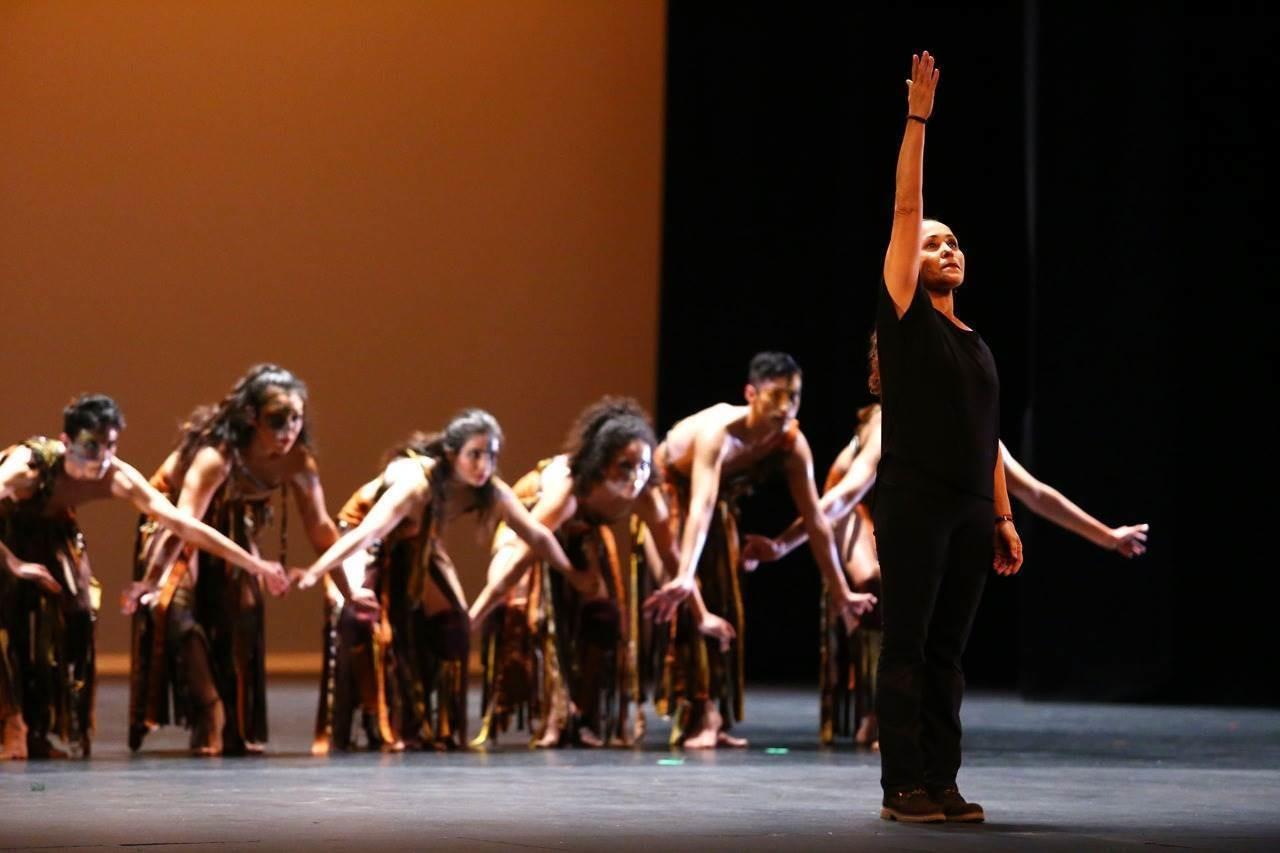 Celebra Lola Bernal 45 años de danza