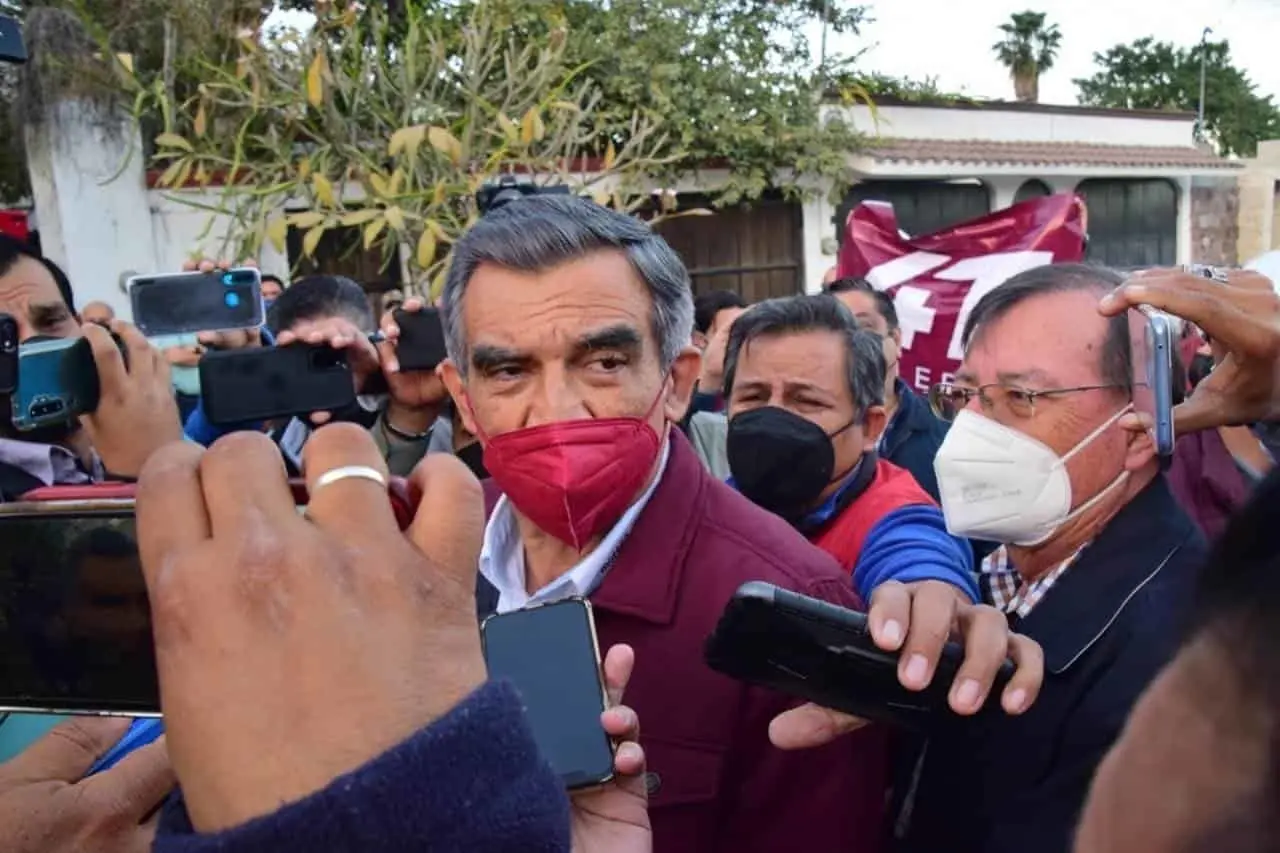 Américo con la mano extendida para sumar a su proyecto