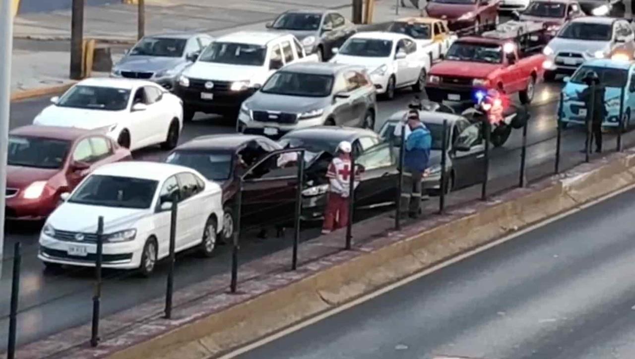 Deja choque múltiple 3 lesionados en Eugenio Garza Sada