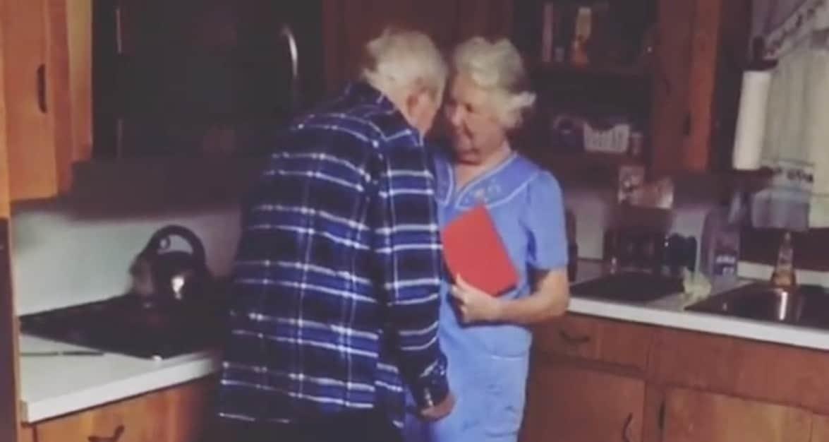 ¿Quieres ser mi enamorada por otros 64 años?