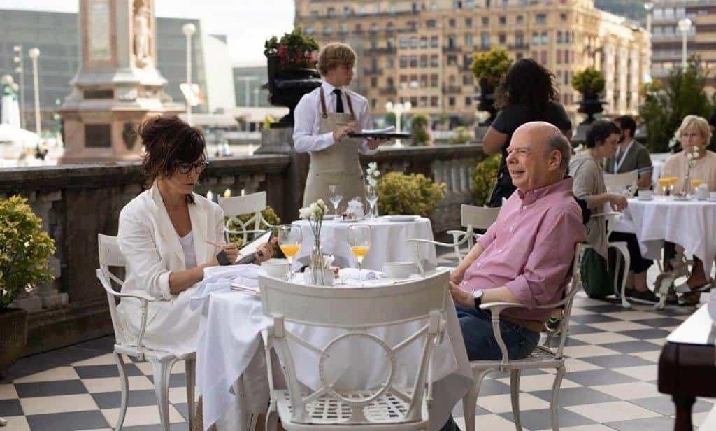 VIDEO: Llega al cine Un romance equivocado en el lugar adecuado