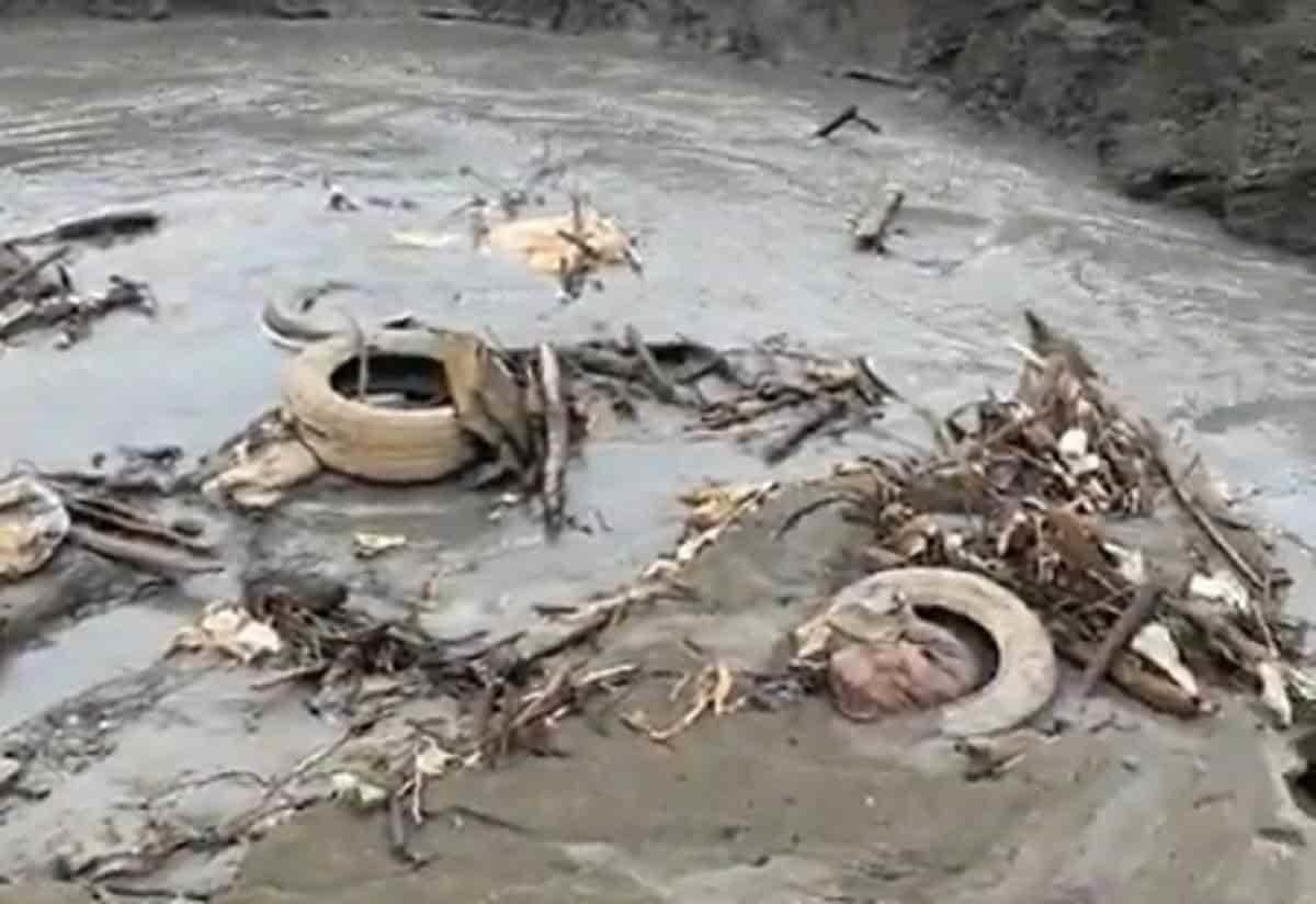 Retiran más de 70 toneladas de basura en el río La Chueca de Santiago