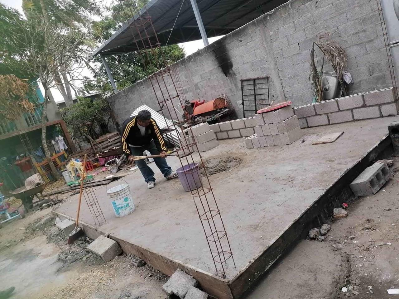 Apoyan a familia tras incendio en Madero