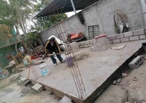 Apoyan a familia tras incendio en Madero