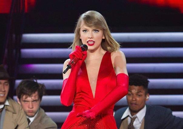 Choca hombre ebrio en edificio donde vive Taylor Swift