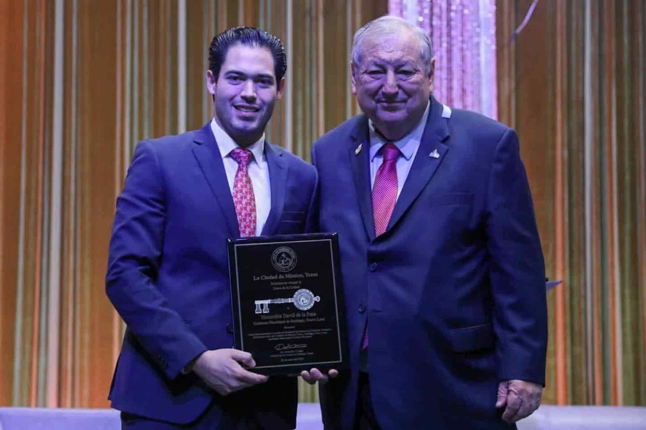 Firman hermanamiento Santiago, Nuevo León, y Mission, Texas