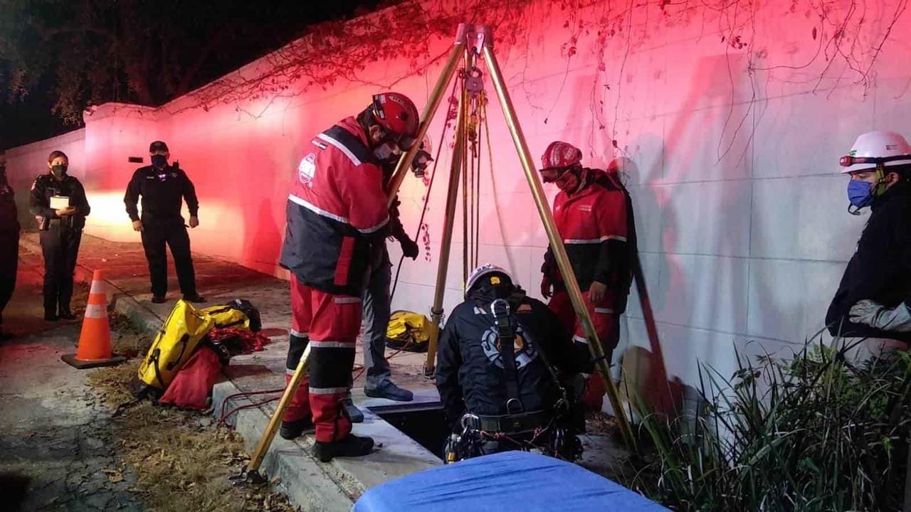 Cae adulto mayor a un registro de la CFE en San Pedro
