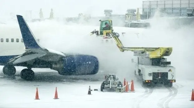 Más de mil vuelos cancelados en EU por tormenta invernal