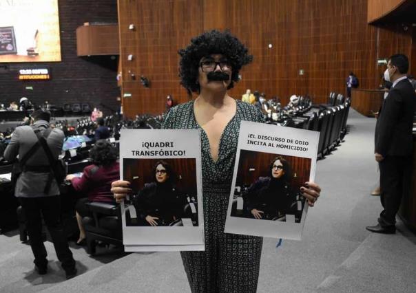 Diputada trans se disfraza de Gabriel Quadri; exige su destitución