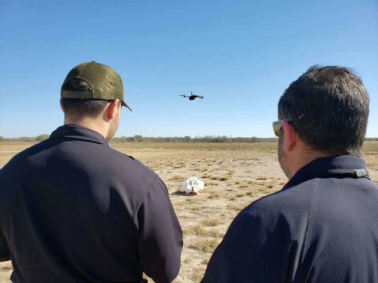 Demuestra Patrulla Fronteriza equipo aéreo de vigilancia