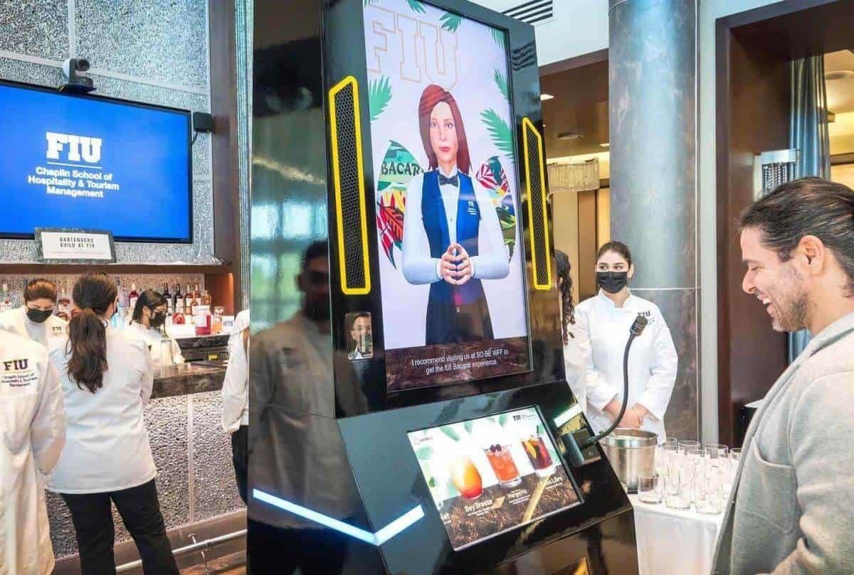 Debuta  Cecilia, la primera bartender con inteligencia artificial