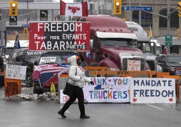Bloquean protestas COVID tránsito comercial entre Canadá-Estados Unidos
