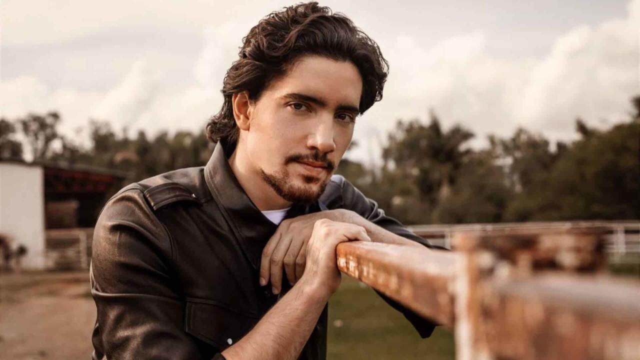 Reprueba Alex Fernández serie de su abuelo hecha por Televisa