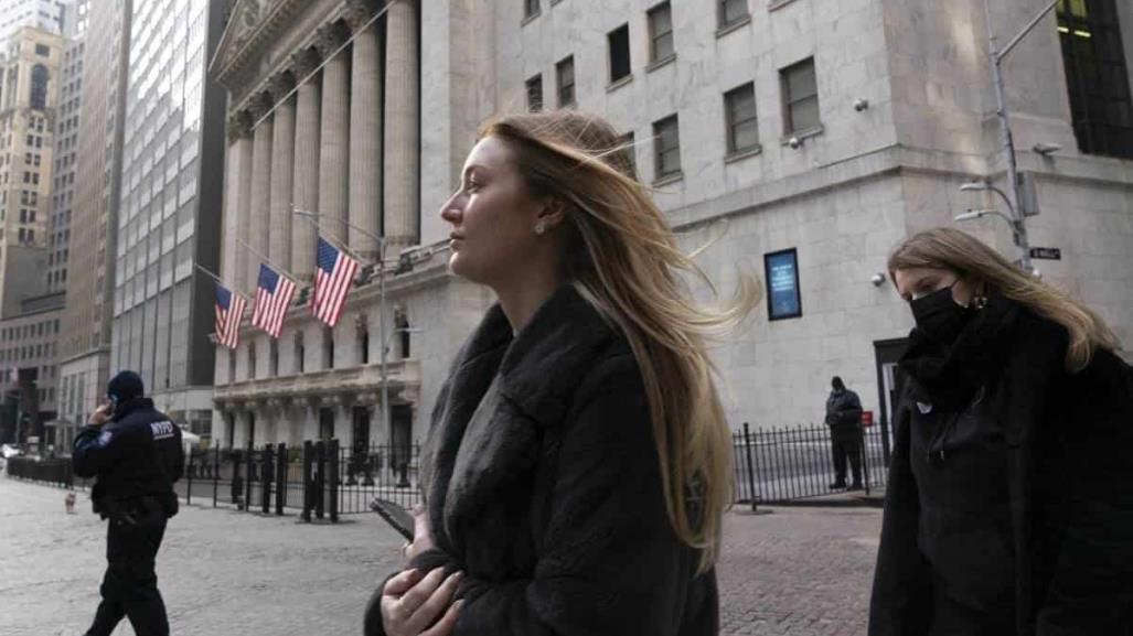 Retira Nueva York uso obligatorio de cubrebocas en espacios cerrados