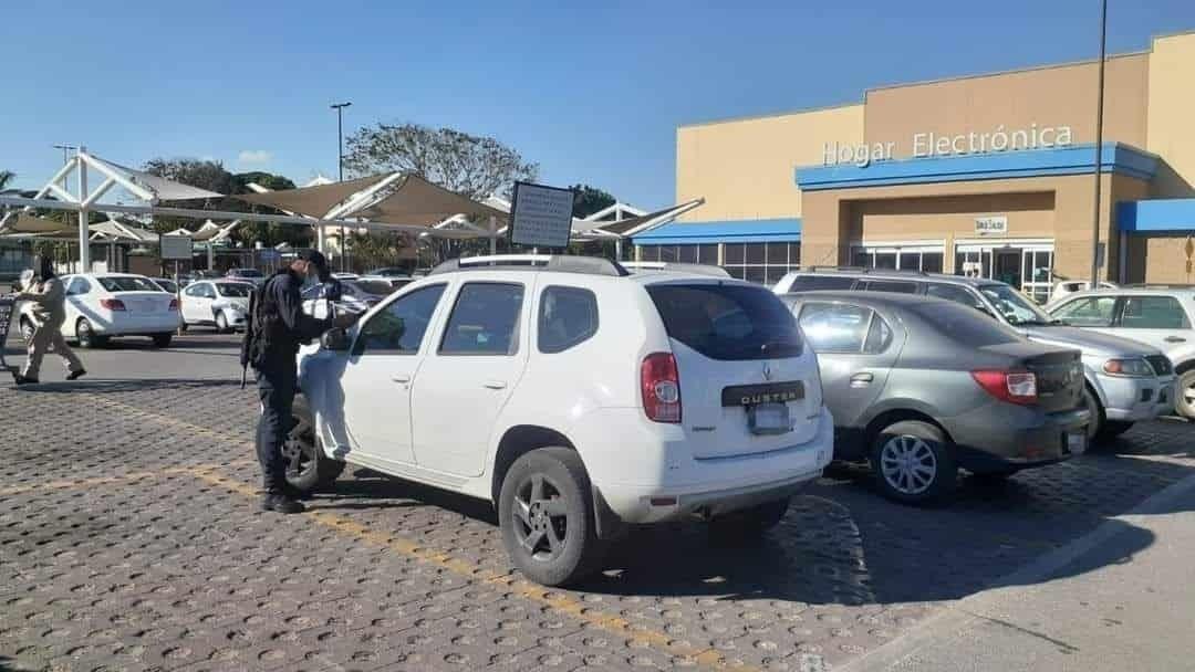 Venden placas pirata en Ciudad Madero