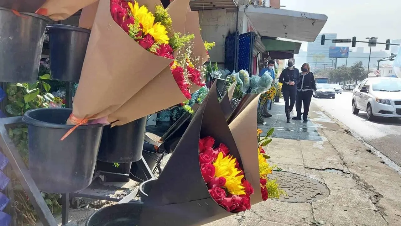 ¡El amor está en el aire! Llegan las tradicionales rosas a Monterrey