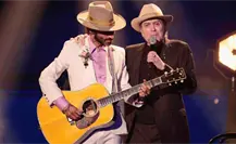 Reaparece Joaquín Sabina en los Goya luego de sufrir caída Reaparece Joaquín Sabina en los Goya luego de sufrir caída