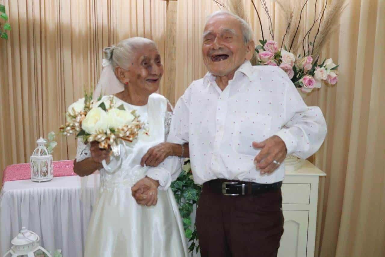 ¡Nunca es tarde! Se casan abuelitos de 90 años