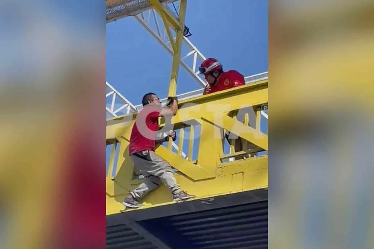 VIDEO: Rescatan a hombre que intentaba lanzarse del puente del Papa