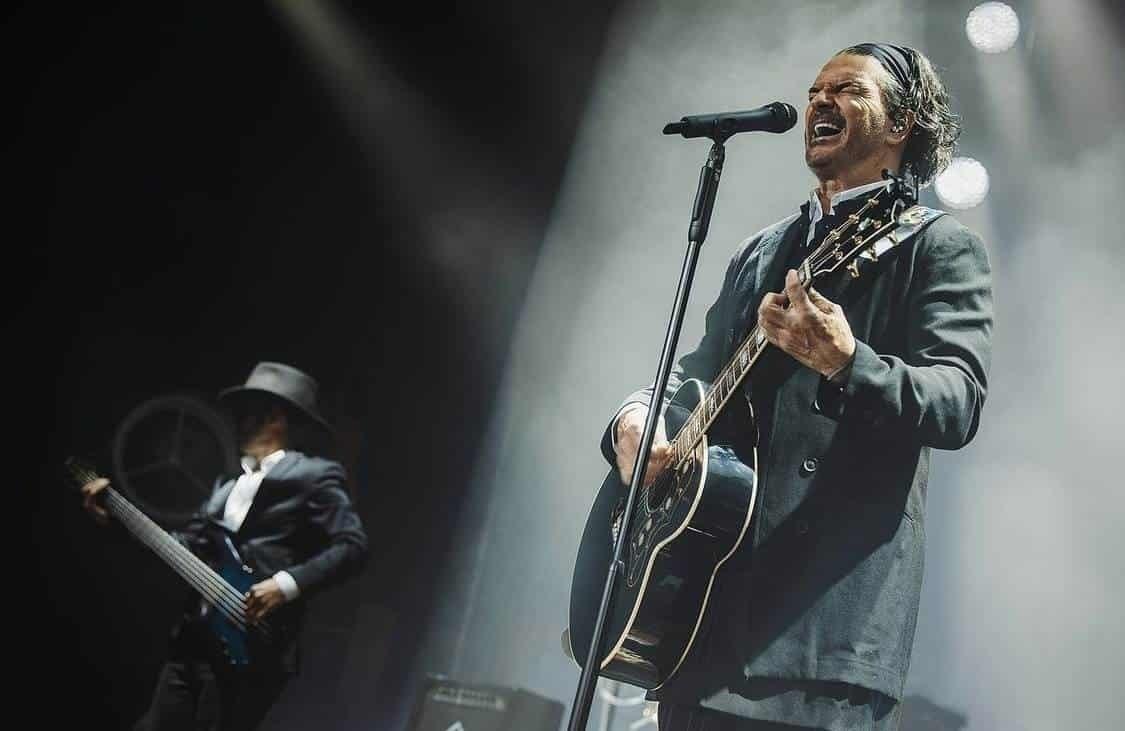 Plasmará Ricardo Arjona su travesía musical en un libro