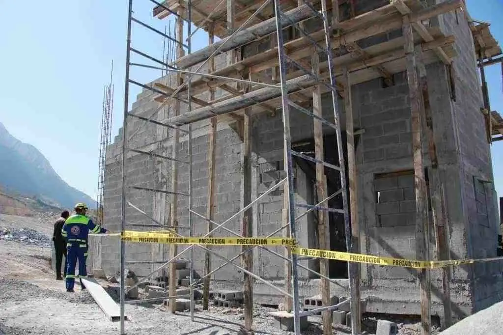 Clausura Santa Catarina construcción de fraccionamiento en Valle Poniente