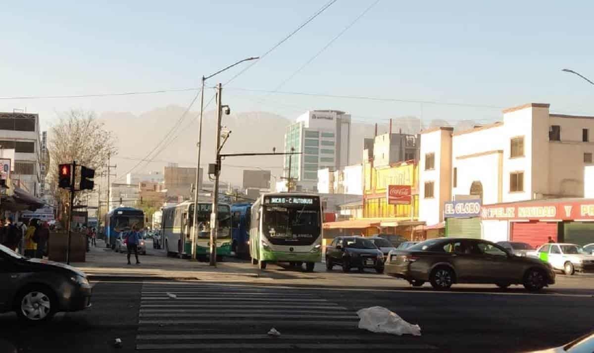 Mejora el clima, pero impera mala calidad del aire en Monterrey