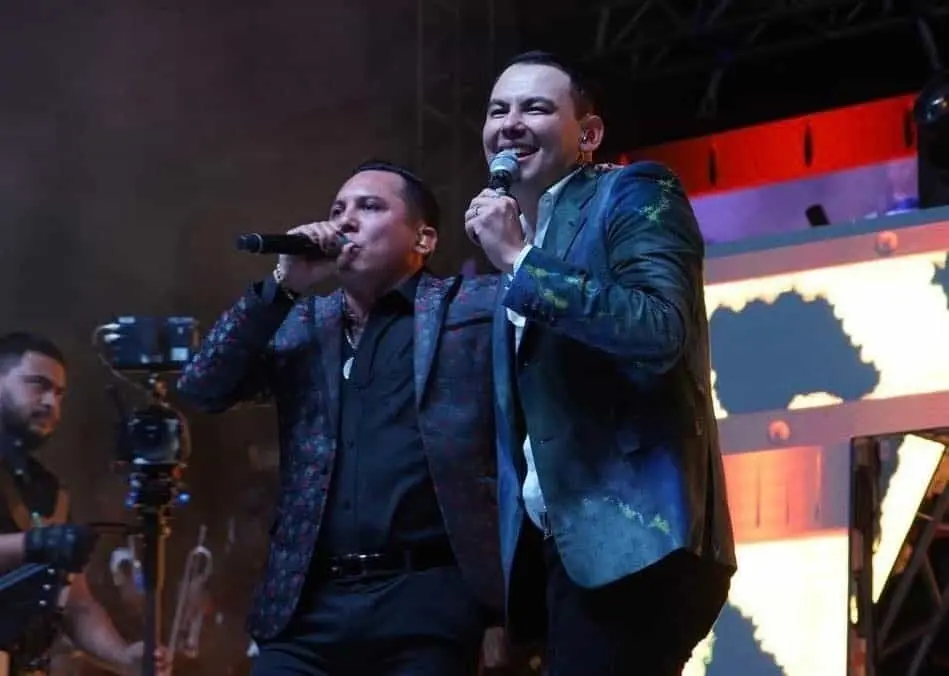 Une Edwin Luna su voz con la de Luis Alfonso Partida El Yaki