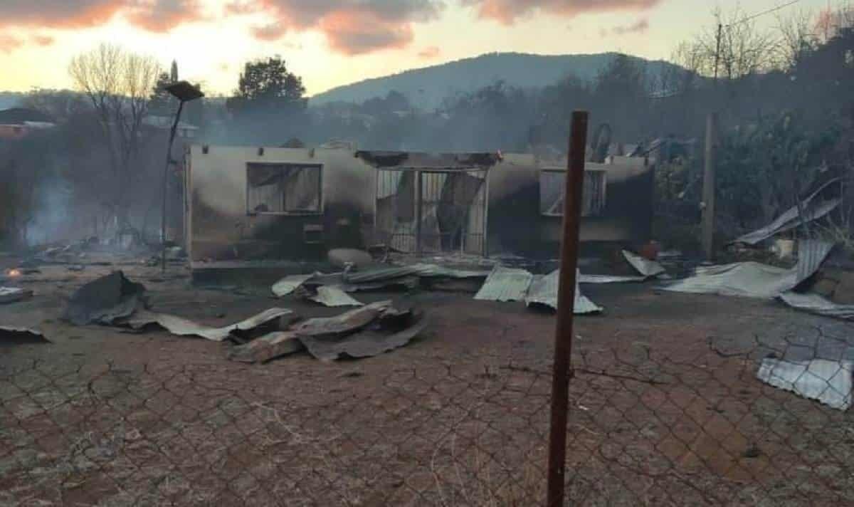 Arrasa incendio forestal con hogares de familias tarahumaras en Chihuahua
