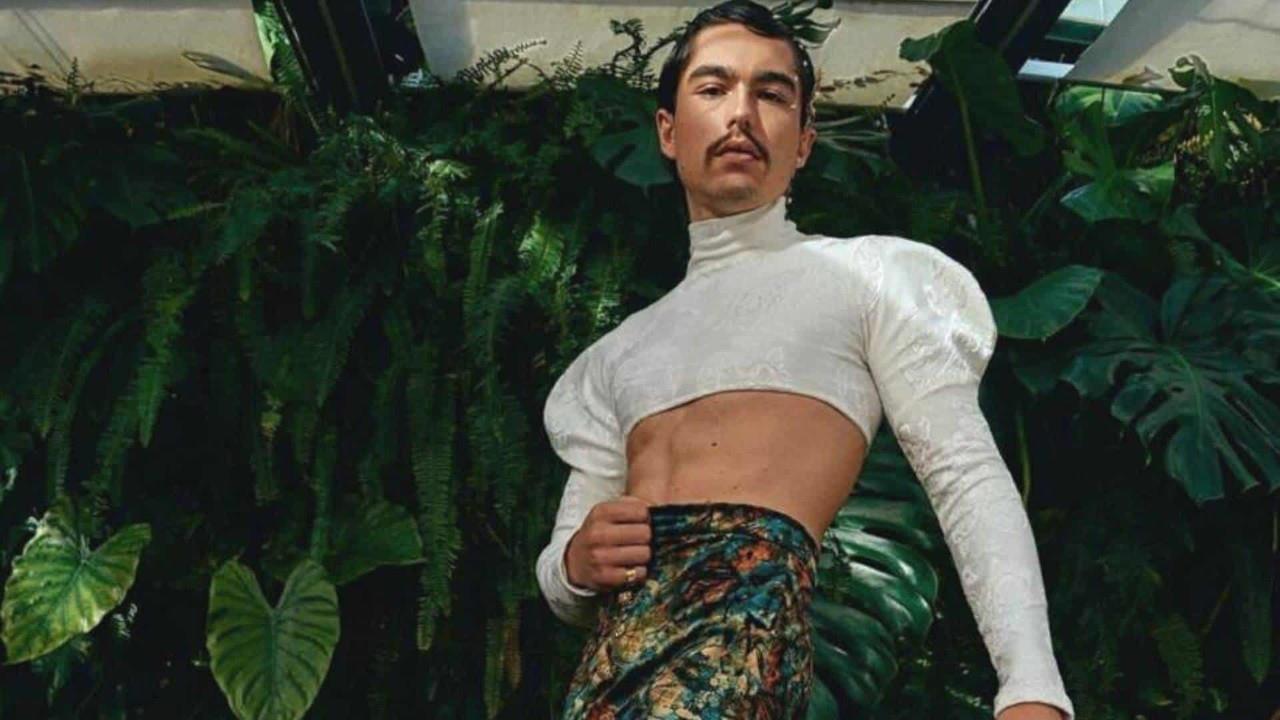 Critican a Sergio Mayer Mori por posar con un crop top