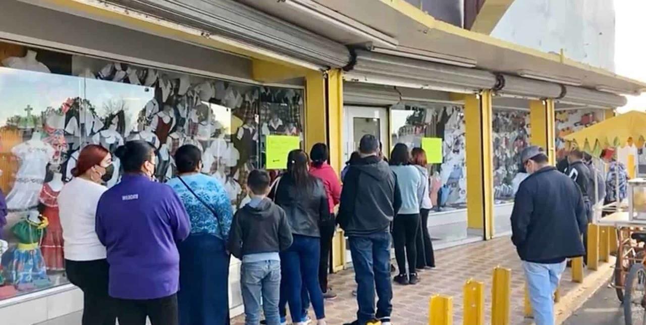 Provoca regreso a clases presenciales filas en tiendas escolares
