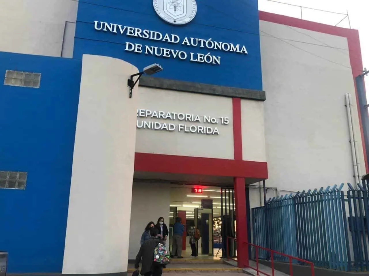Regresan alumnos de la prepa 15 Florida a clases presenciales