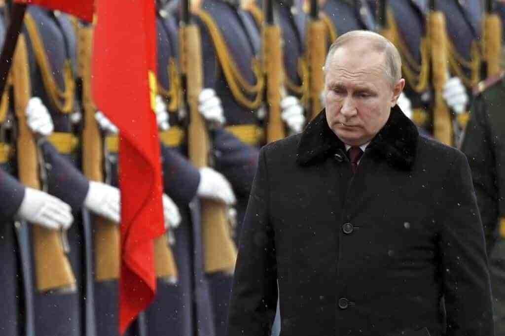 Lanza Rusia operación en Ucrania; alerta a quien se oponga