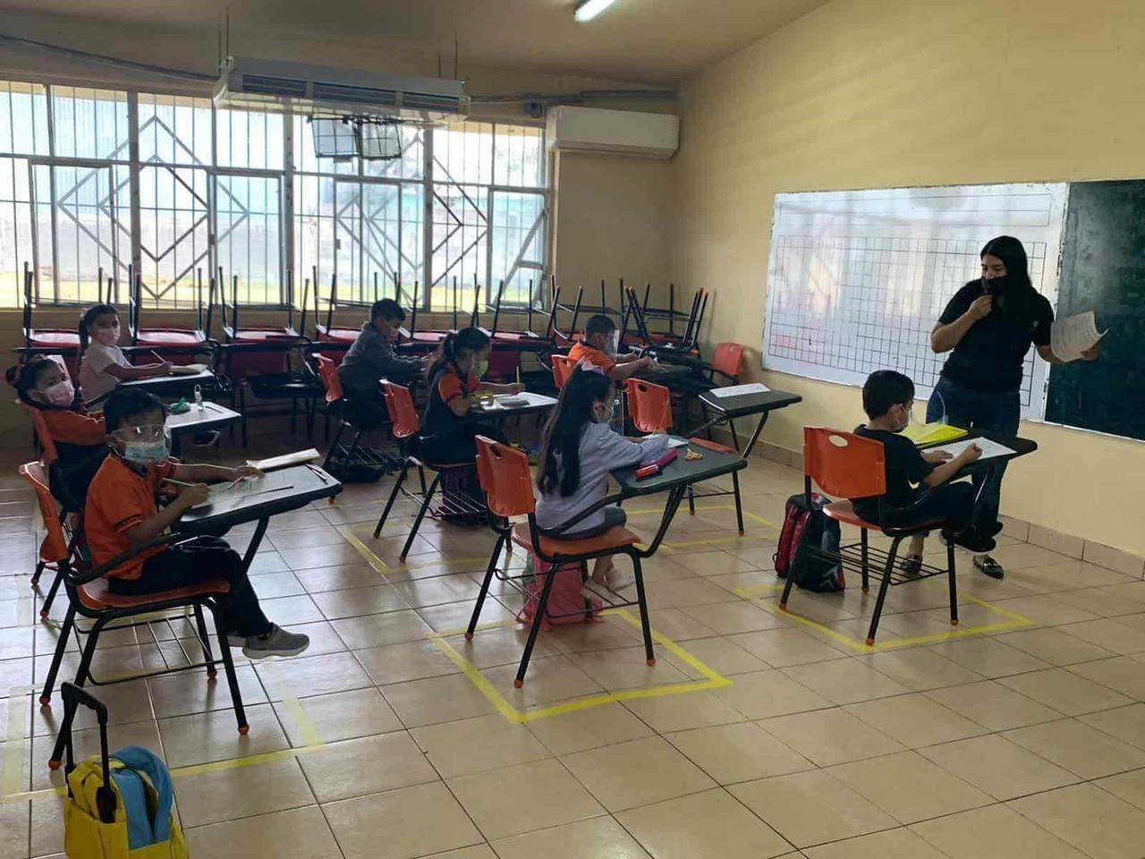 Aún con “temor” padres de familia envían a sus hijos a la escuela