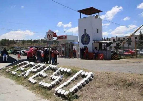 Mueren dos reos por beber alcohol adulterado en penal de Puebla