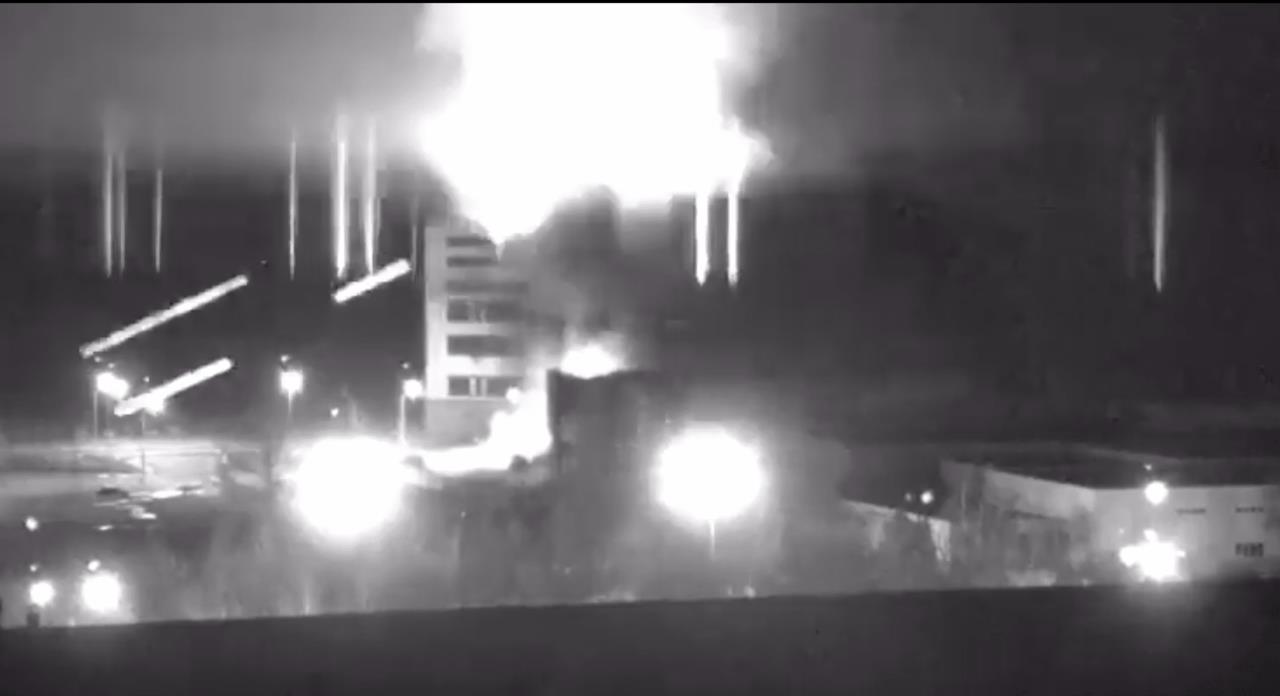 Ataques provocan incendio en la planta nuclear de Zaporiyia, Ucrania